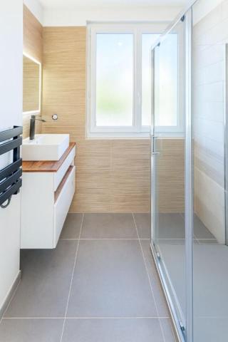 MARSEILLE 12ème Trois-Lucs  Maison 4 pièces rénovée 2025 avec terrain et stationnements