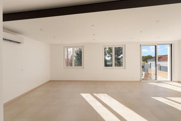 MARSEILLE 12ème Trois-Lucs  Maison 4 pièces rénovée 2025 avec terrain et stationnements