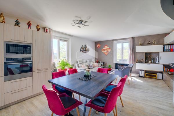 À Vendre  Appartement Duplex 3 Pièces avec Vue Dominante au Domaine du Golf de Pont Royal