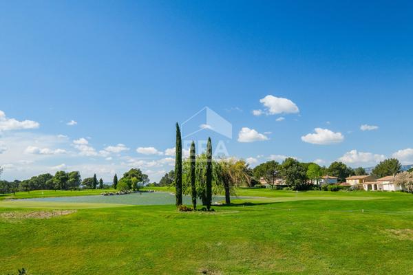 À Vendre  Appartement Duplex 3 Pièces avec Vue Dominante au Domaine du Golf de Pont Royal