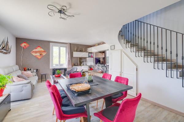 À Vendre  Appartement Duplex 3 Pièces avec Vue Dominante au Domaine du Golf de Pont Royal