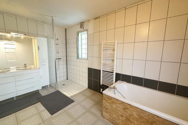 Le coup de cœur familial : volumes, calme, SPA et performances énergétiques