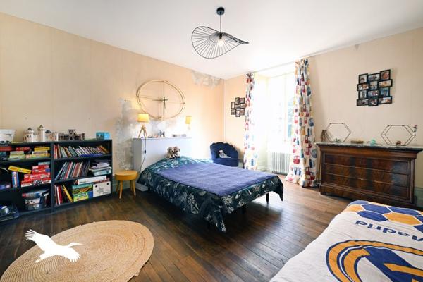 Maison à vendre |  Ruffec |  11 pièces | 381 m²