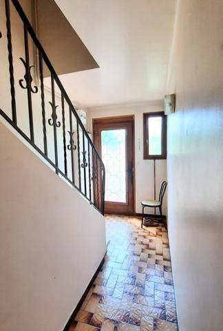 Appartement T3 avec cours privée, cave et garage