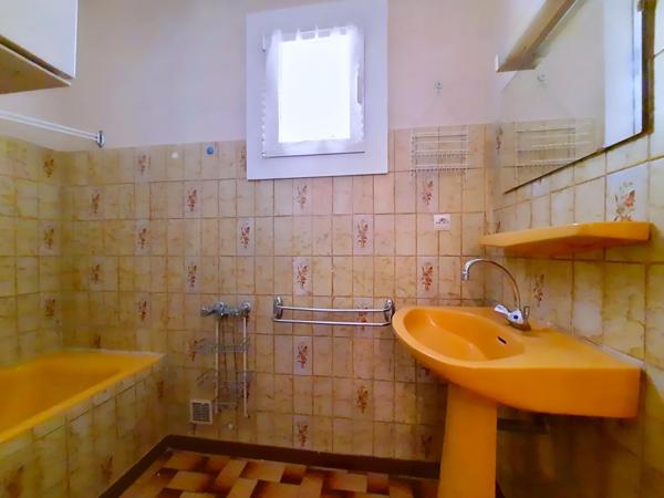 Appartement T3 avec cours privée, cave et garage