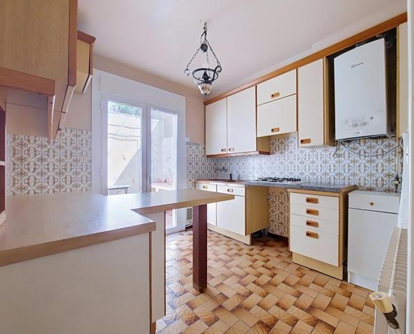 Appartement T3 avec cours privée, cave et garage