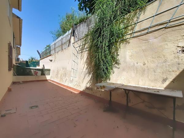 Appartement T3 avec cours privée, cave et garage