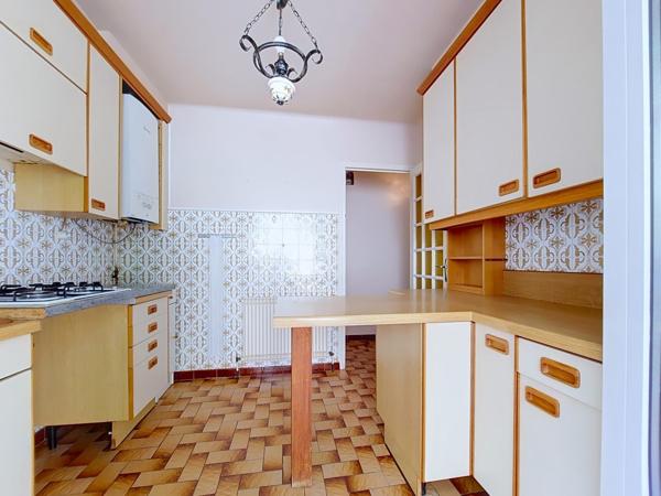 Appartement T3 avec cours privée, cave et garage