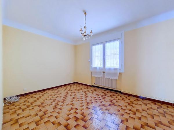 Appartement T3 avec cours privée, cave et garage