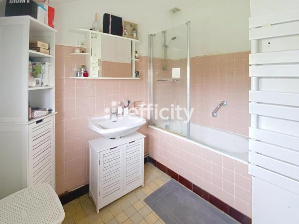 Maison
         4 pièces
        - 80 m² Exclusivité 86 000 € *