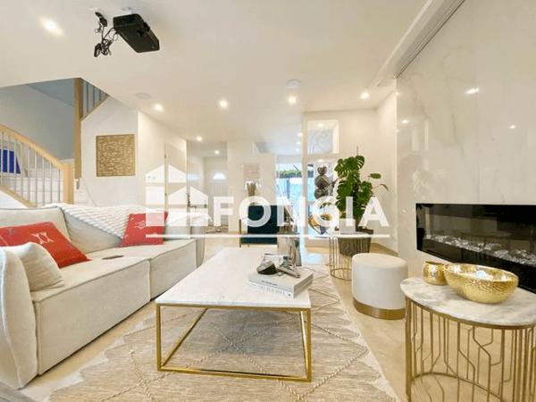 Location Maison 5 pièces 100 m² - 140 CHEMIN DE L'EAU BELLE ÉTrembières 74100