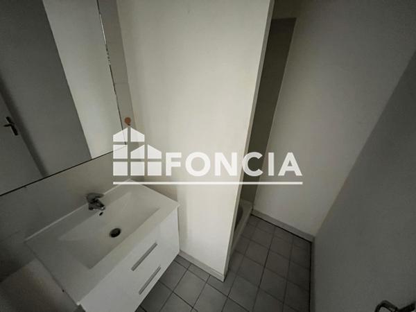 Location Appartement 2 pièces 31.67 m² - 5 rue grizot Nimes 30000
