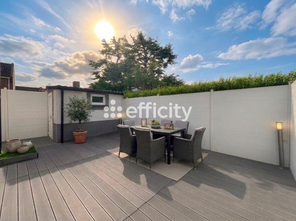 Maison
         4 pièces
        - 90 m² 220 000 € *