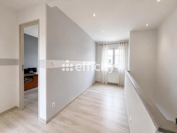 Maison
         4 pièces
        - 90 m² 220 000 € *