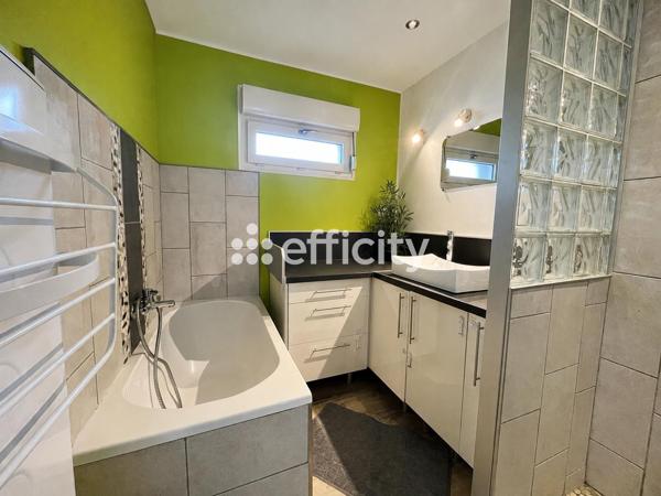 Maison
         4 pièces
        - 90 m² 220 000 € *
