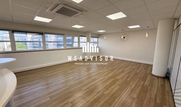 À LOUER - BUREAUX D'ENVIRON 209 M² AVEC 6 STATIONNEMENTS PRIVATIFS - QUARTIER NOVAXIS