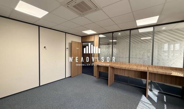 À LOUER - BUREAUX D'ENVIRON 209 M² AVEC 6 STATIONNEMENTS PRIVATIFS - QUARTIER NOVAXIS