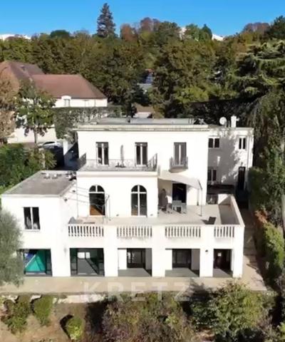 LE PECQ - DEMEURE D’EXCEPTION · 565 m² · 20 pièces · 3 Parcelles - 1 888 m² · Piscine · Terrasse 100 m² · Vue Paris & Tour Eiffel · Garage 40 m² · Carport 50 m²