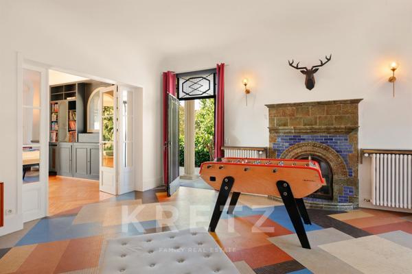 LE PECQ - DEMEURE D’EXCEPTION · 565 m² · 20 pièces · 3 Parcelles - 1 888 m² · Piscine · Terrasse 100 m² · Vue Paris & Tour Eiffel · Garage 40 m² · Carport 50 m²
