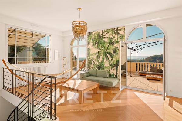 LE PECQ - DEMEURE D’EXCEPTION · 565 m² · 20 pièces · 3 Parcelles - 1 888 m² · Piscine · Terrasse 100 m² · Vue Paris & Tour Eiffel · Garage 40 m² · Carport 50 m²