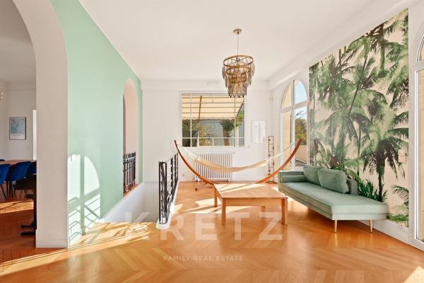 LE PECQ - DEMEURE D’EXCEPTION · 565 m² · 20 pièces · 3 Parcelles - 1 888 m² · Piscine · Terrasse 100 m² · Vue Paris & Tour Eiffel · Garage 40 m² · Carport 50 m²