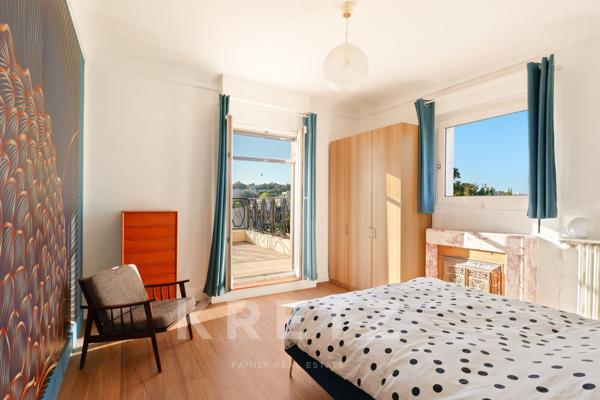 LE PECQ - DEMEURE D’EXCEPTION · 565 m² · 20 pièces · 3 Parcelles - 1 888 m² · Piscine · Terrasse 100 m² · Vue Paris & Tour Eiffel · Garage 40 m² · Carport 50 m²