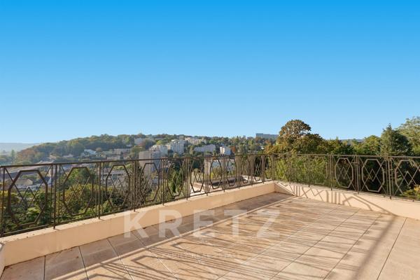 LE PECQ - DEMEURE D’EXCEPTION · 565 m² · 20 pièces · 3 Parcelles - 1 888 m² · Piscine · Terrasse 100 m² · Vue Paris & Tour Eiffel · Garage 40 m² · Carport 50 m²
