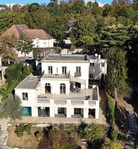 LE PECQ - DEMEURE D’EXCEPTION · 565 m² · 20 pièces · 3 Parcelles - 1 888 m² · Piscine · Terrasse 100 m² · Vue Paris & Tour Eiffel · Garage 40 m² · Carport 50 m²