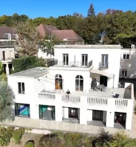 LE PECQ - DEMEURE D’EXCEPTION · 565 m² · 20 pièces · 3 Parcelles - 1 888 m² · Piscine · Terrasse 100 m² · Vue Paris & Tour Eiffel · Garage 40 m² · Carport 50 m²
