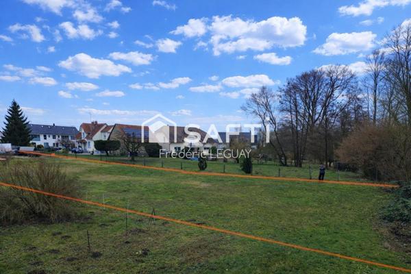 Très beau et vaste terrain en bord de rivière