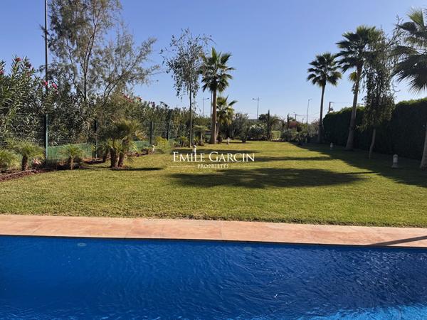 Villa à vendre sur golf proche du centre-ville de Marrakech