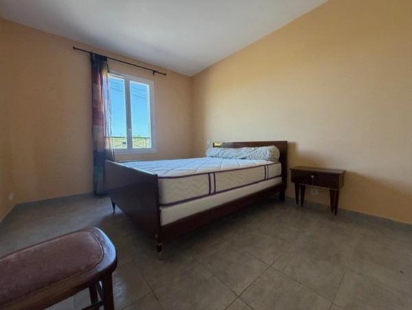 PLAISANCE (32): agréable MAISON de 2009, 3 chambres, gande piece de vie, VUE, calme, 2300m2 jardin clos plat.