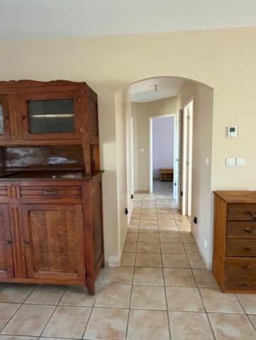 PLAISANCE (32): agréable MAISON de 2009, 3 chambres, gande piece de vie, VUE, calme, 2300m2 jardin clos plat.