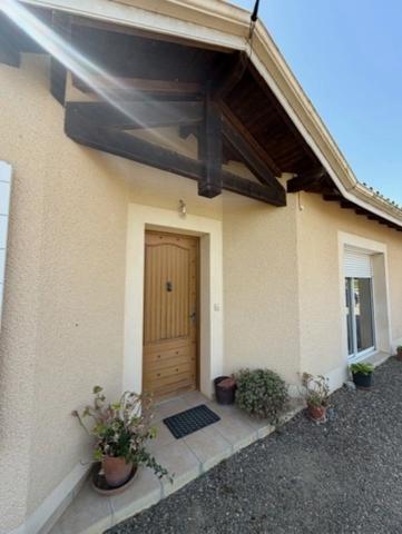 PLAISANCE (32): agréable MAISON de 2009, 3 chambres, gande piece de vie, VUE, calme, 2300m2 jardin clos plat.