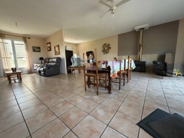 PLAISANCE (32): agréable MAISON de 2009, 3 chambres, gande piece de vie, VUE, calme, 2300m2 jardin clos plat.