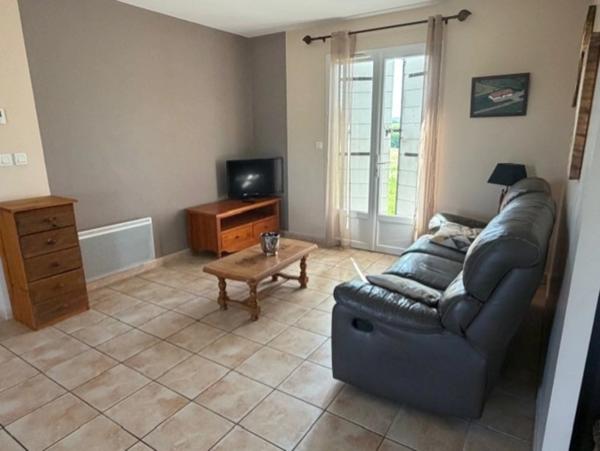 PLAISANCE (32): agréable MAISON de 2009, 3 chambres, gande piece de vie, VUE, calme, 2300m2 jardin clos plat.
