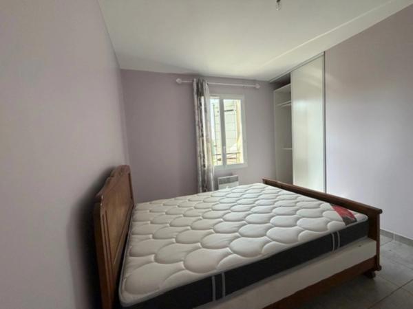 PLAISANCE (32): agréable MAISON de 2009, 3 chambres, gande piece de vie, VUE, calme, 2300m2 jardin clos plat.