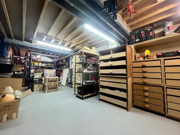 Fond de Commerce Type Entrepot Menuiserie HOUILLES + Cession Bail 90 000 € **  - Référence  898