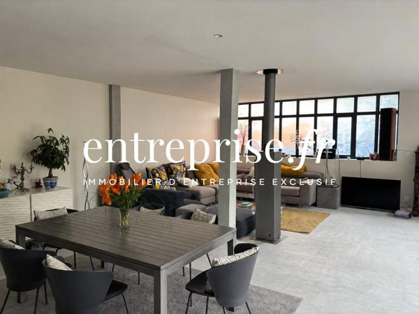 Ensemble mixte 600 m² – Atelier + loft + maison. Idéal activité + habitation / bureaux / atelier. Actif rare et valorisant.