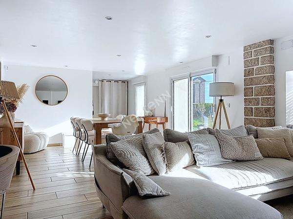 Maison Briec 6 pièces, trois hangars dont un avec trois box et douche pour chevaux