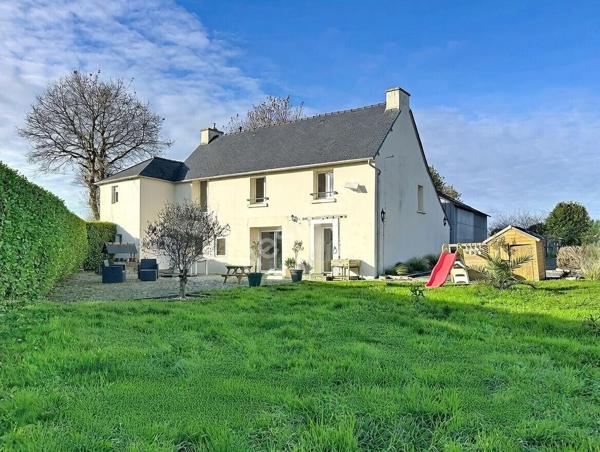 Maison Briec 6 pièces, trois hangars dont un avec trois box et douche pour chevaux