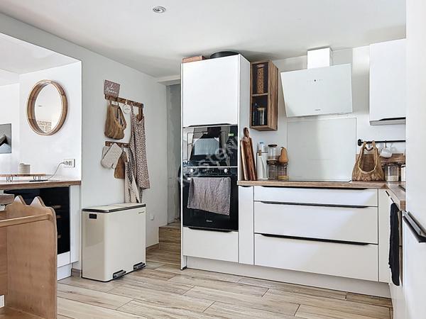 Maison Briec 6 pièces, trois hangars dont un avec trois box et douche pour chevaux