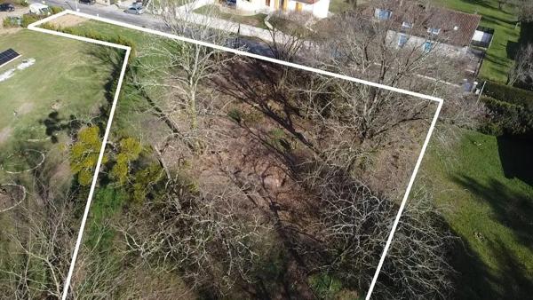 Terrain à bâtir proche du marché de Piégut-Pluviers