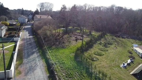Terrain à bâtir proche du marché de Piégut-Pluviers
