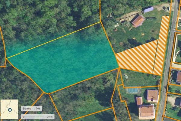 Terrain à bâtir proche du marché de Piégut-Pluviers