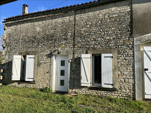 Maison à vendre |  Aigre |  6 pièces | 148 m²
