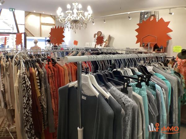 Fonds de commerce centre-ville – 50 m² – PRIX BAISSÉ 8 000 € – Belle vitrine