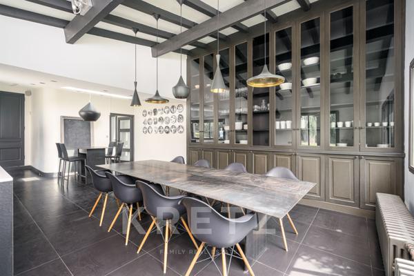 Villa contemporaine dans un parc