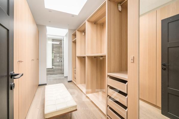 Villa contemporaine dans un parc