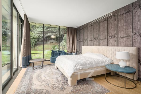 Villa contemporaine dans un parc